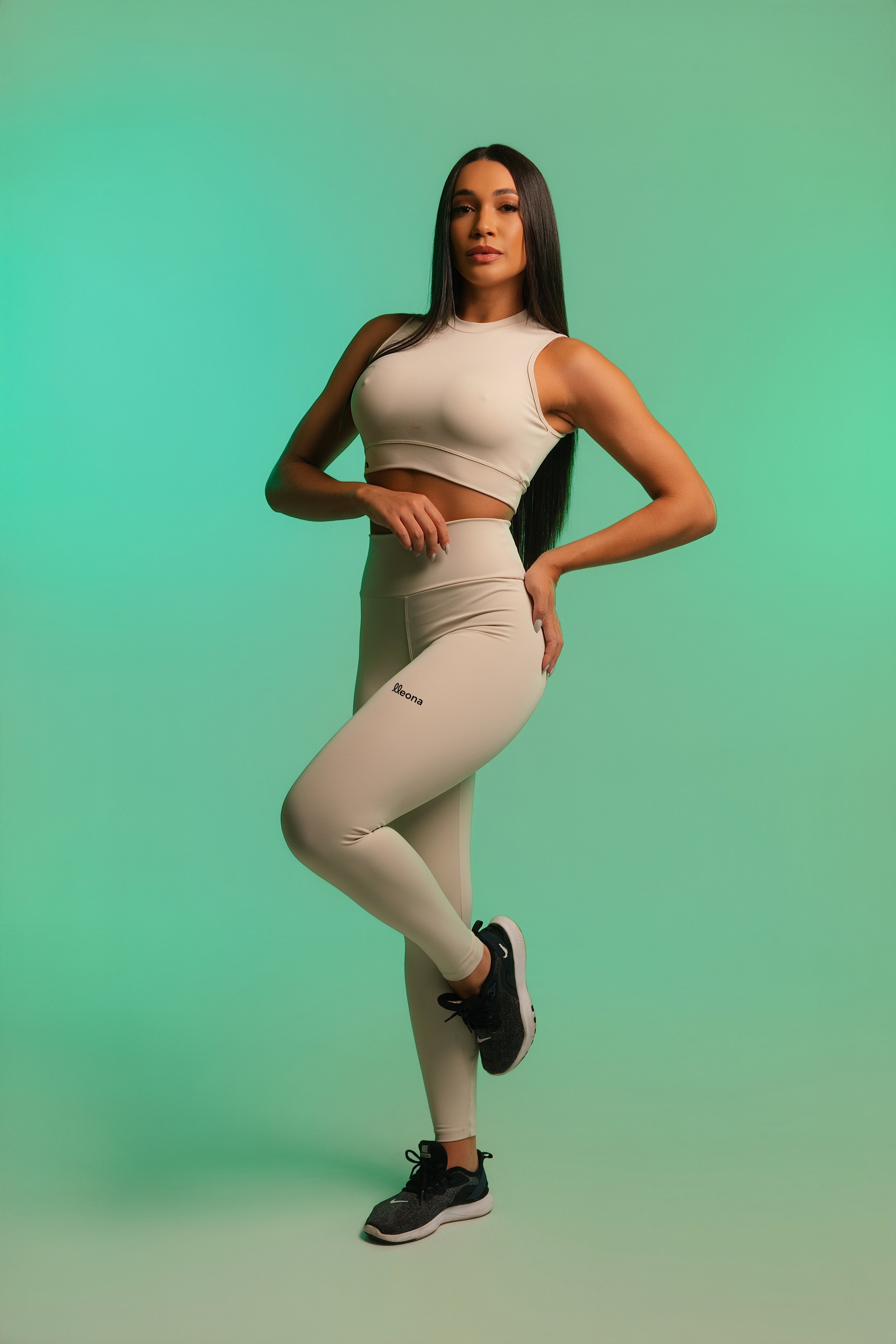 Top Model Noelle Cinza