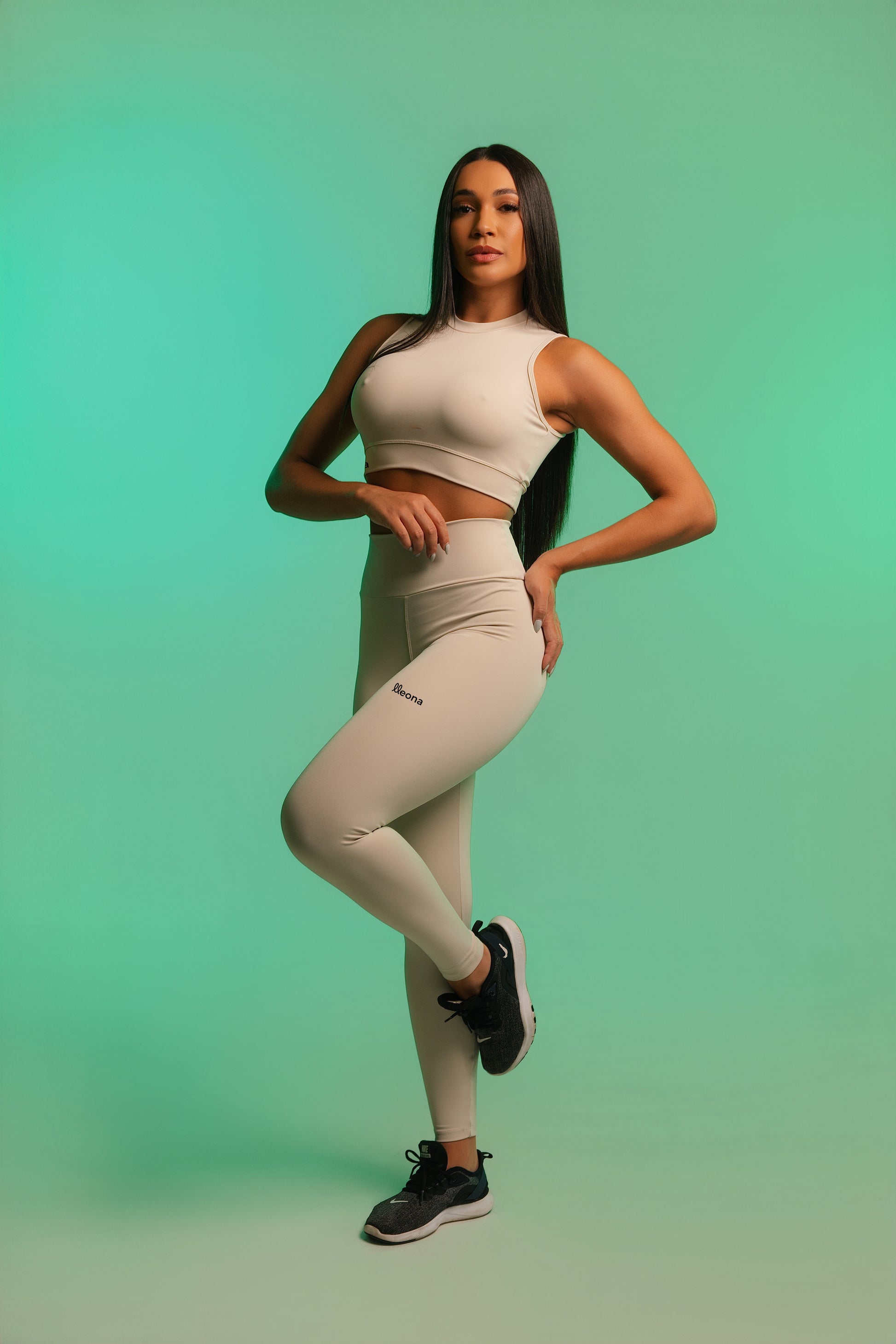 Top Model Noelle Cinza